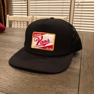 Vans Hat *NWOT* (Trucker style snap-back)